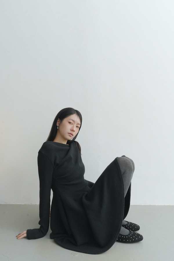 刷毛垂領設計短洋裝(黑) 