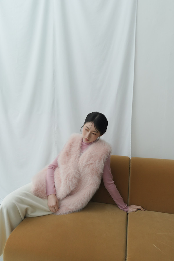 毛絨感Ｖ領光澤背心+上衣(粉) 