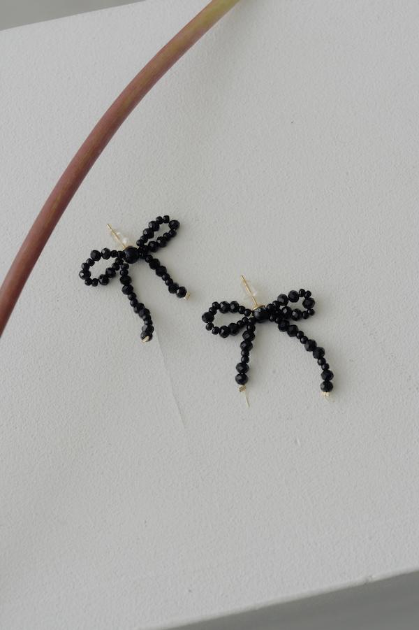 黑色蝴蝶結圓珠耳針 