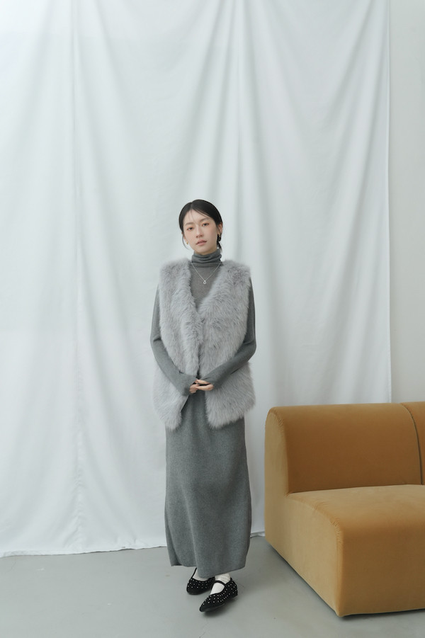 毛絨感Ｖ領光澤背心+上衣(灰) 