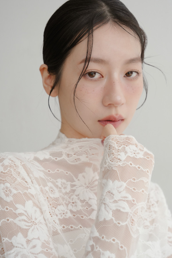 細緻花朵蕾絲打底衣(白) 