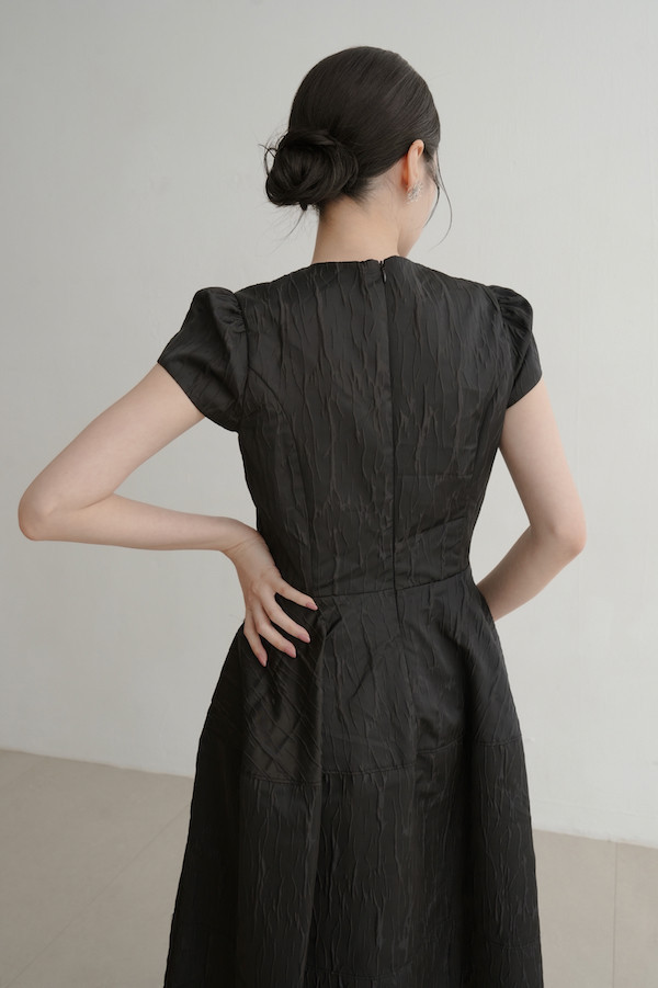 水波紋理立體剪裁洋裝(黑) 