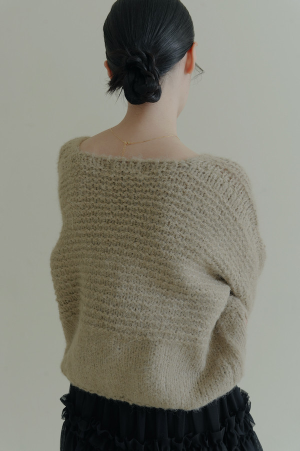 簡約Ｖ領針織落肩上衣(淺卡其) 