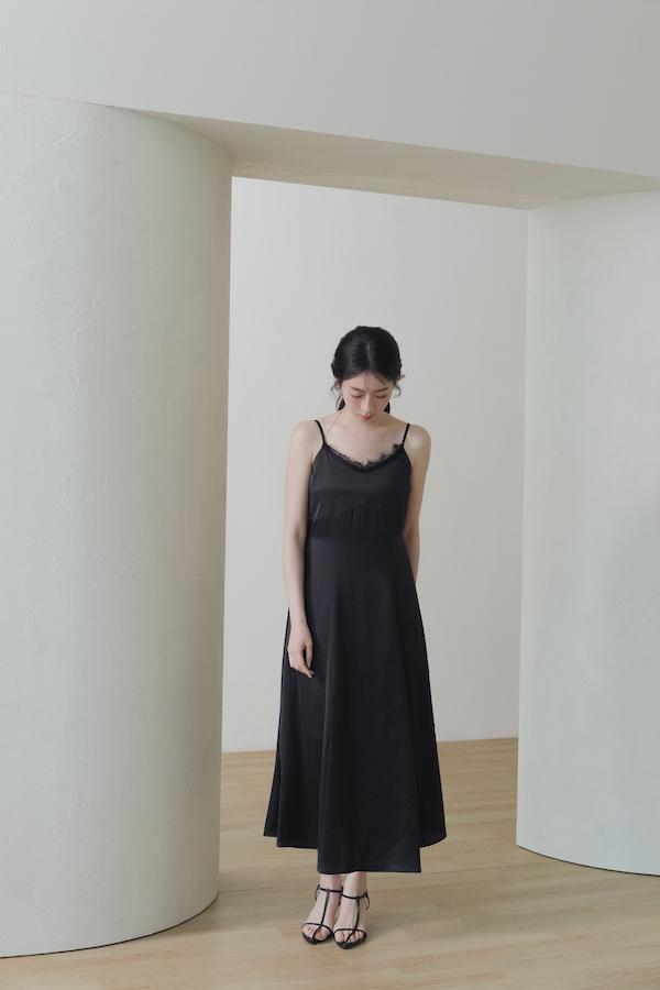 法式蕾絲緞面連身裙(黑) 