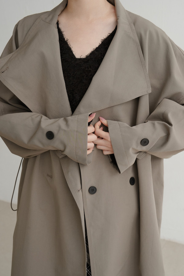 大翻領後腰縮織風衣外套(卡其) 