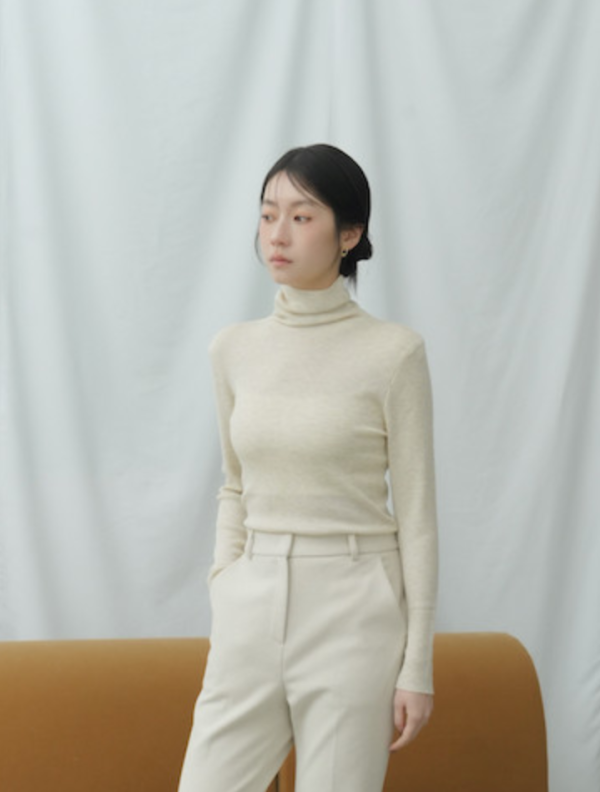 毛絨感Ｖ領光澤背心+上衣(白) 