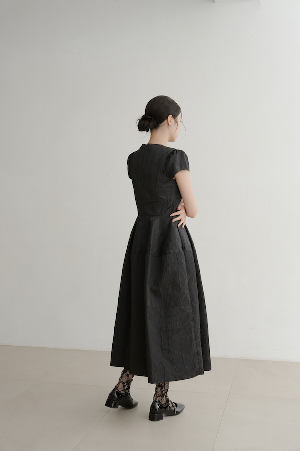 水波紋理立體剪裁洋裝(黑) 