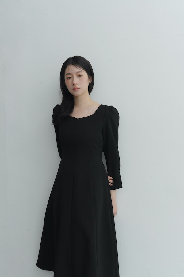 七分袖剪裁設計長洋裝(黑) 
