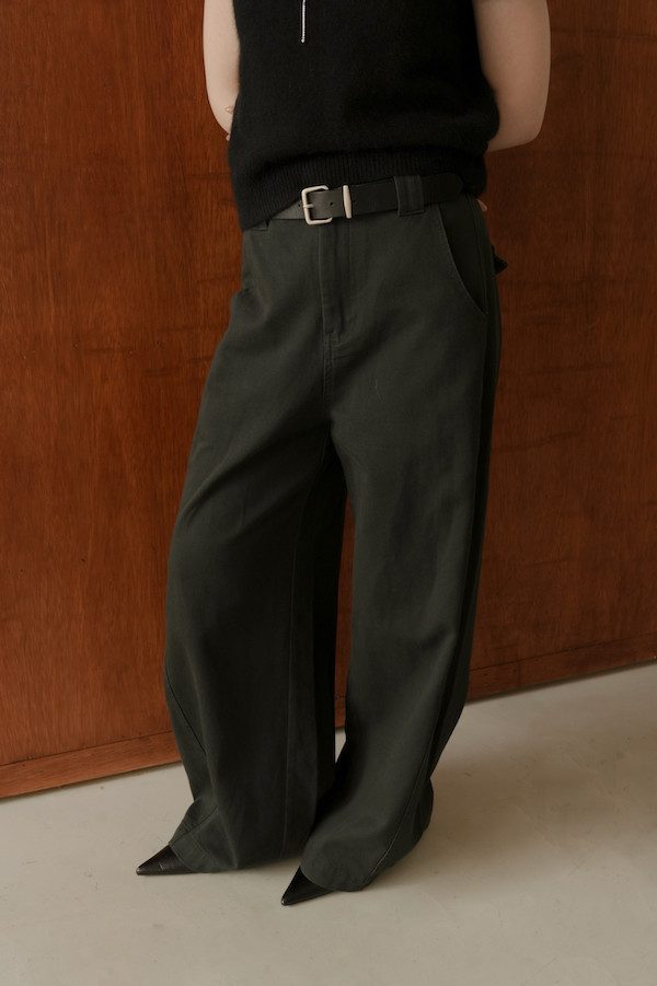 彎刀剪裁落地牛仔褲(灰黑) 