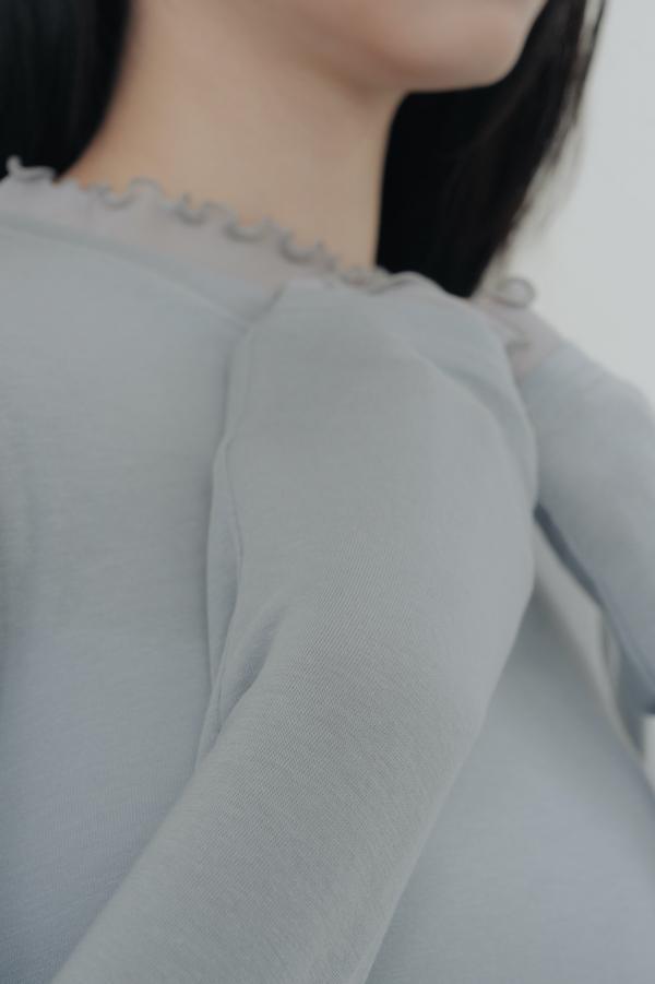 木耳薄紗滾邊天絲上衣(灰藍) 