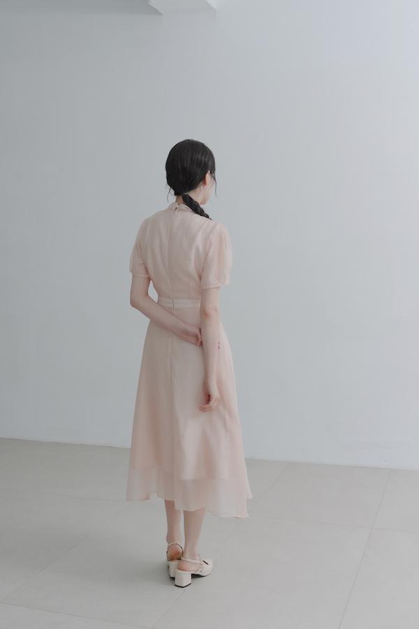 領巾小包袖天絲洋裝(淺粉) 