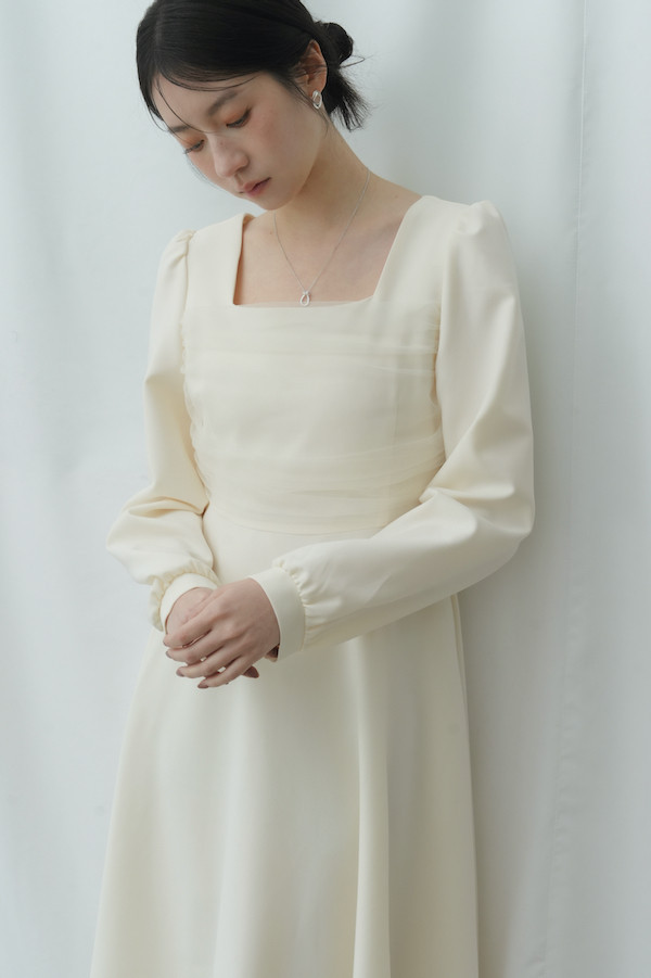 抓褶網紗設計長袖洋裝(米白) 
