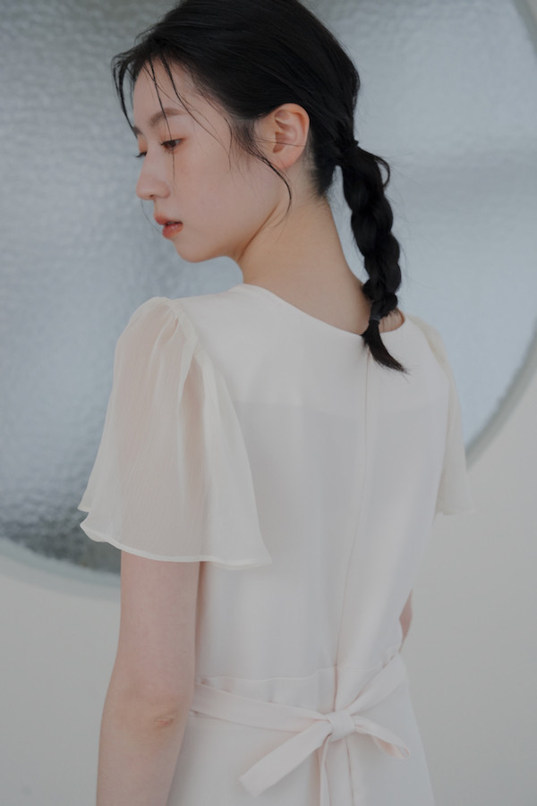 雪紡波浪袖透紗洋裝(米白) 白色洋裝,仙女洋裝,浪漫穿搭,雪紡長裙,婚禮賓客穿搭,日常約會服,氣質洋裝,夏日穿搭,清新風洋裝