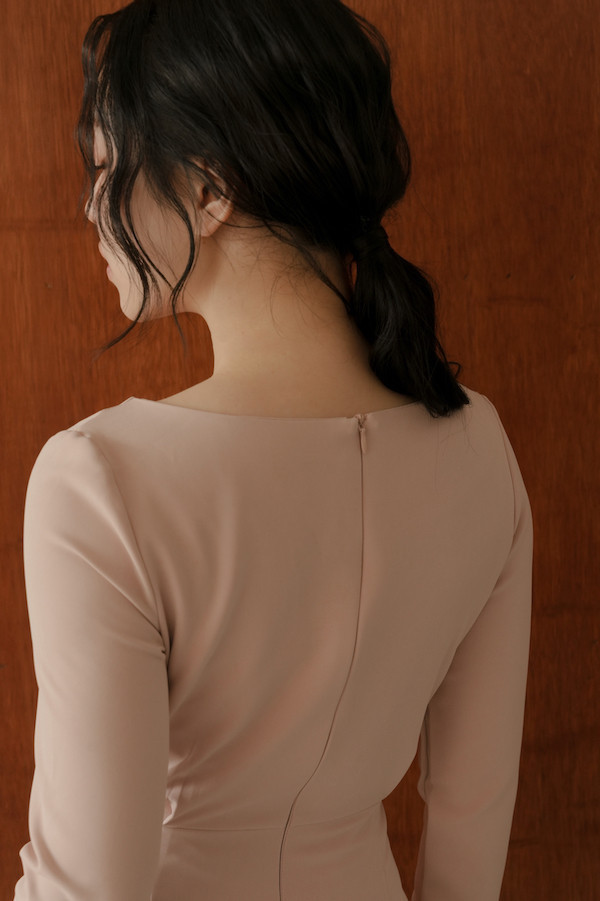 下襬透紗船型領小洋裝(裸粉) 