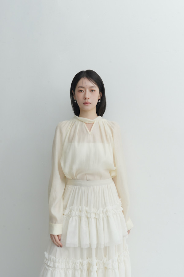 扭轉綁帶天絲上衣(米白) 