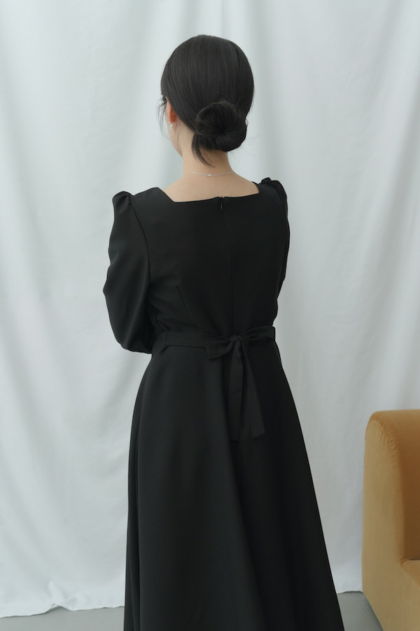 抓褶網紗設計長袖洋裝(黑) 