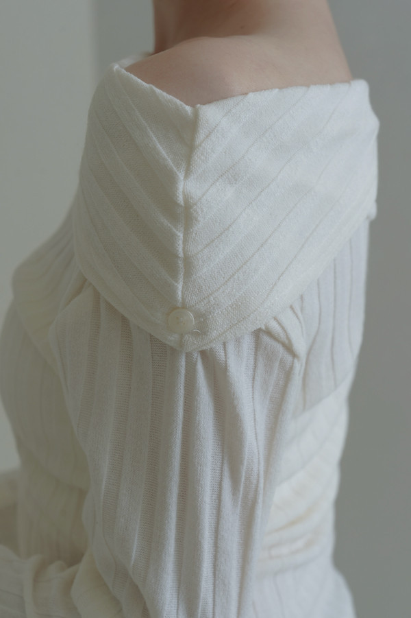 不規則卡肩坑條紋上衣(白) 