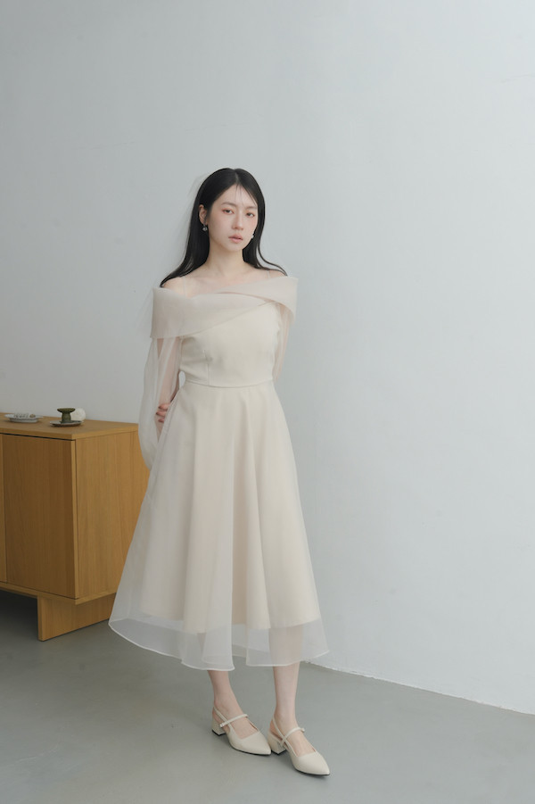 翻領卡肩透紗長洋裝(米) 