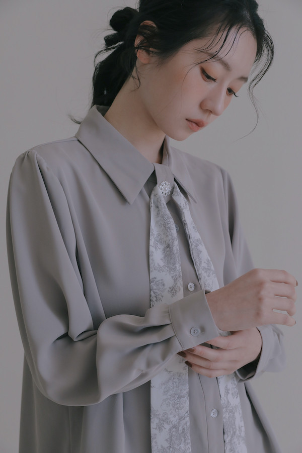 【SALE】印花領巾設計襯衫(灰) 