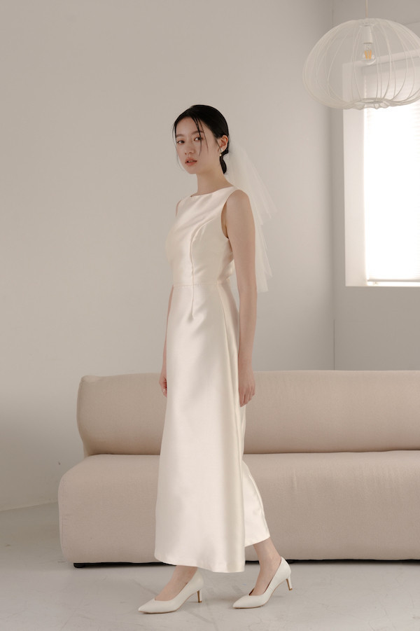 圓領無袖緞面輕婚紗(米白) 