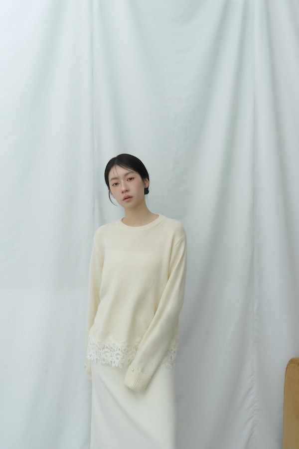 下擺蕾絲純羊毛上衣(白) 