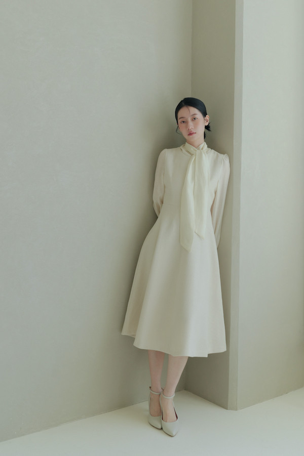 領巾綁帶小香風長洋裝(米白) 