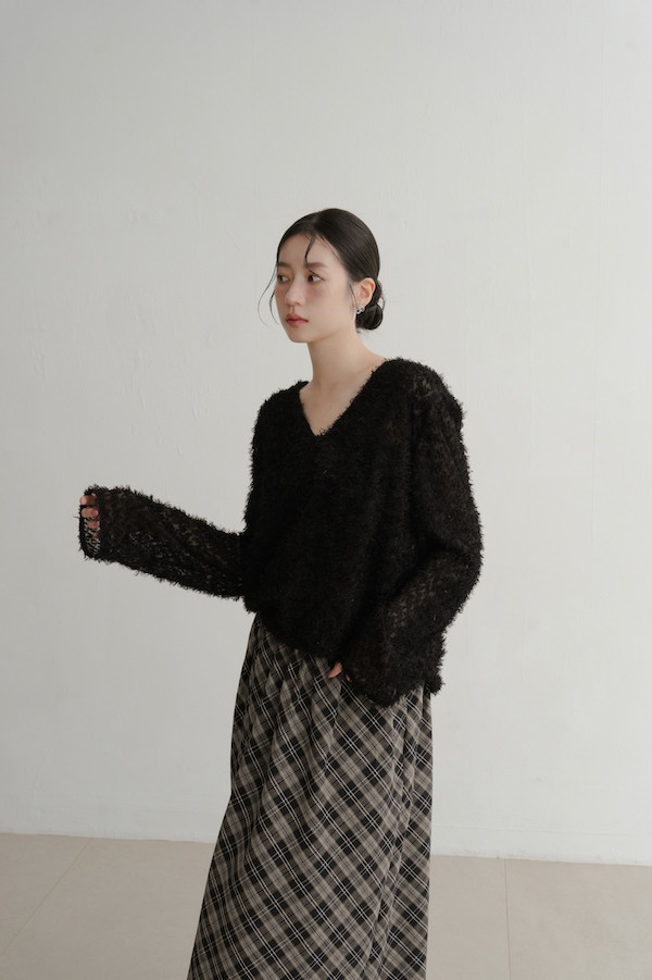 Ｖ領亮亮毛毛上衣(黑) 