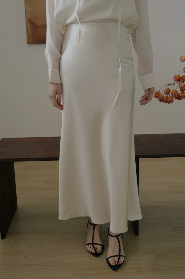 簡約光澤感緞面長裙(米白) 