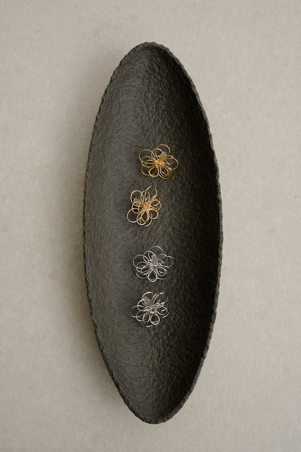 線條花朵設計耳針(金) 