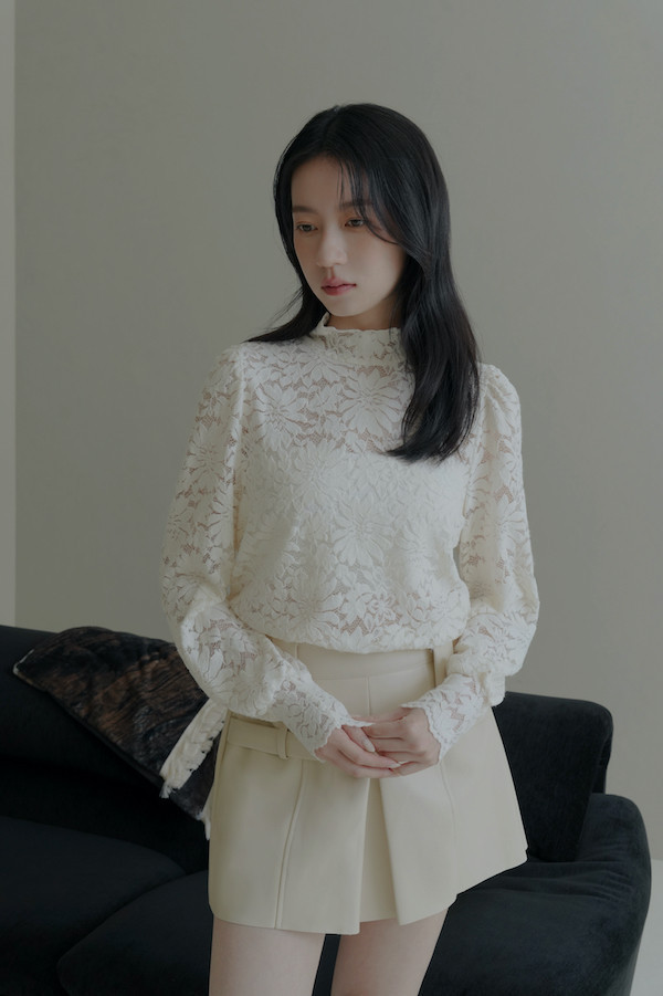 法式蕾絲花朵袖上衣(白) 