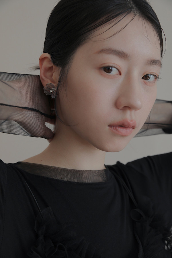 銀色線條花朵耳針 