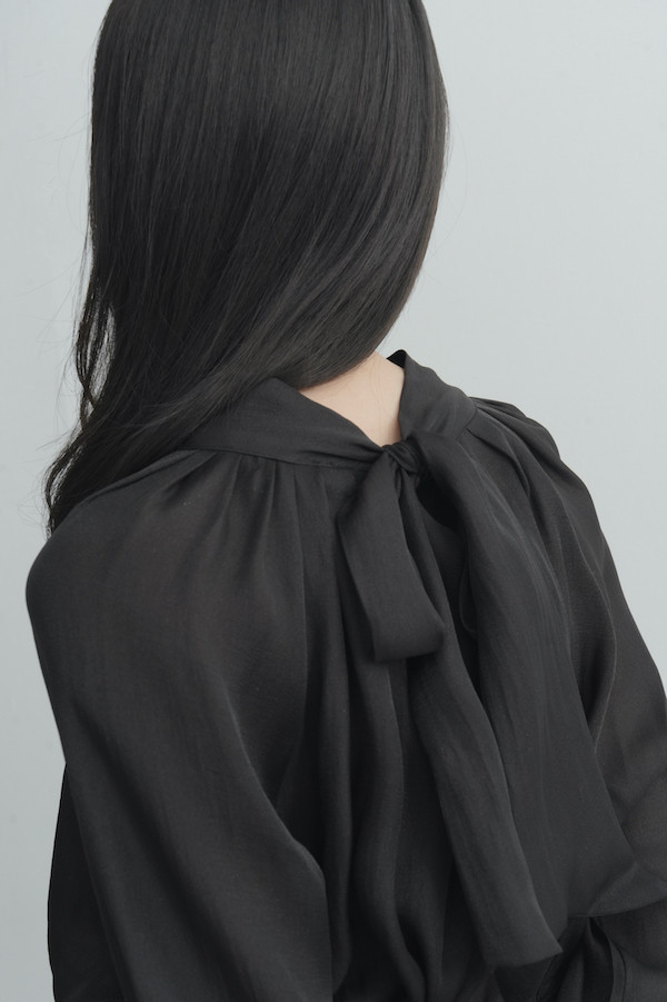 扭轉綁帶天絲上衣(黑) 