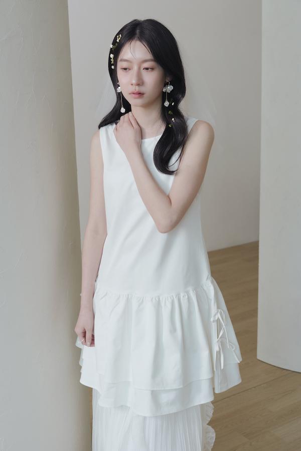 立體花瓣金色垂鍊耳針 