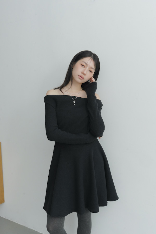 刷毛垂領設計短洋裝(黑) 