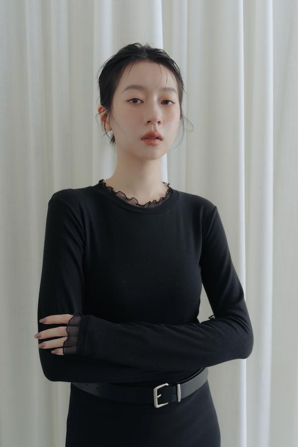 木耳薄紗滾邊天絲上衣(黑) 