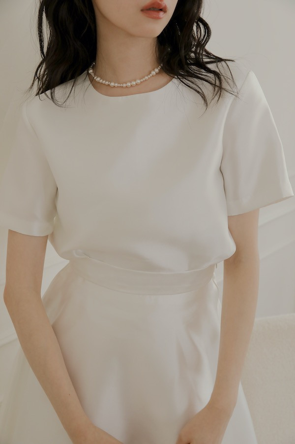 【SALE】光澤緞面圓領上衣(白) 
