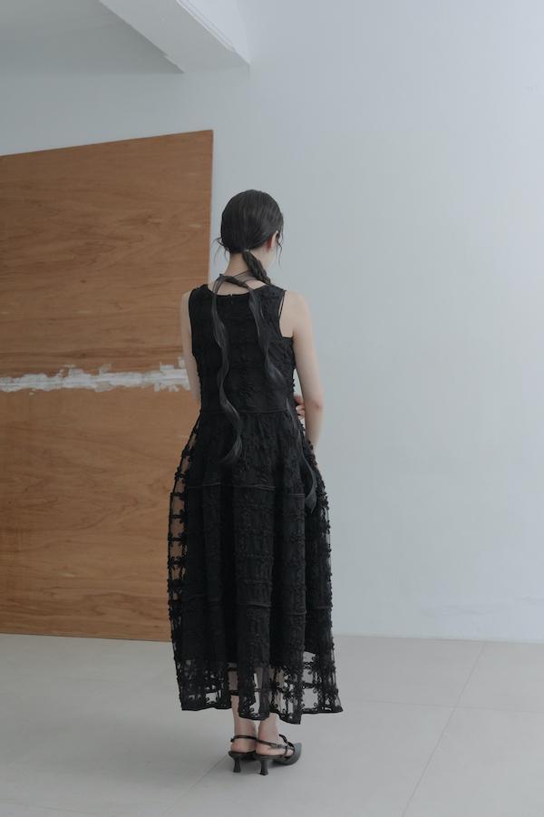 法式立體花朵紗剪裁洋裝(黑) 