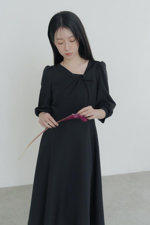 領口扭結七分袖洋裝(黑) 