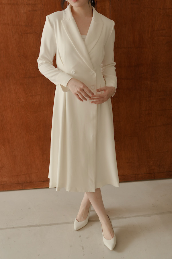 西裝領收腰設計大衣(白) 