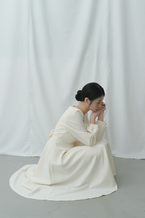 抓褶網紗設計長袖洋裝(米白) 