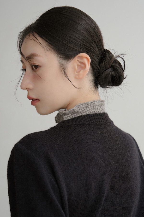 假兩件式木耳邊針織上衣(灰黑) 