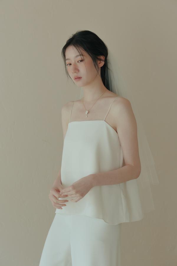 細肩帶簡約緞面上衣＋後鬆緊簡約緞面涼感褲(白) 