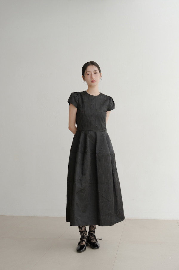 水波紋理立體剪裁洋裝(黑) 