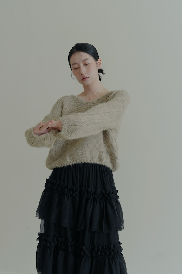 簡約Ｖ領針織落肩上衣(淺卡其) 
