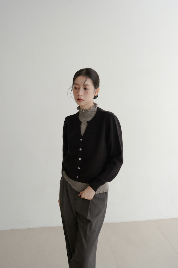 假兩件式木耳邊針織上衣(灰黑) 