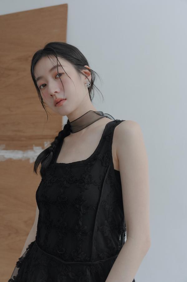 法式立體花朵紗剪裁洋裝(黑) 