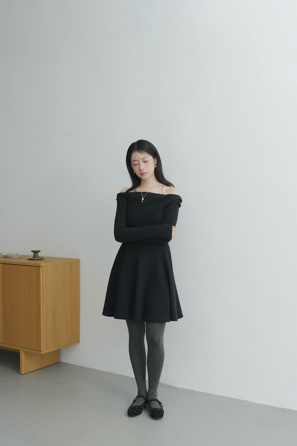 刷毛垂領設計短洋裝(黑) 