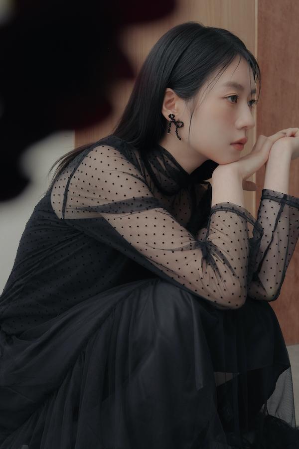 黑色蝴蝶結圓珠耳針 