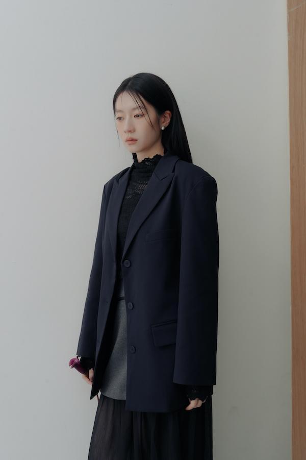 附腰帶時髦西裝外套(黑) 