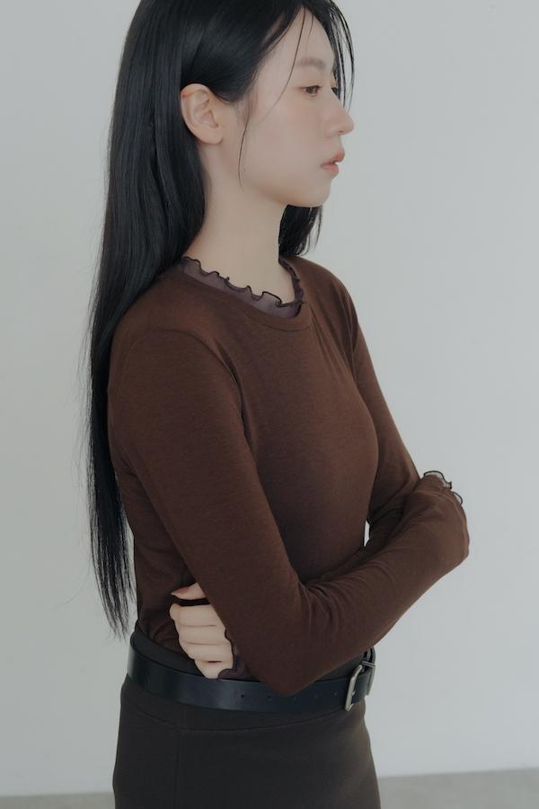木耳薄紗滾邊天絲上衣(深咖) 